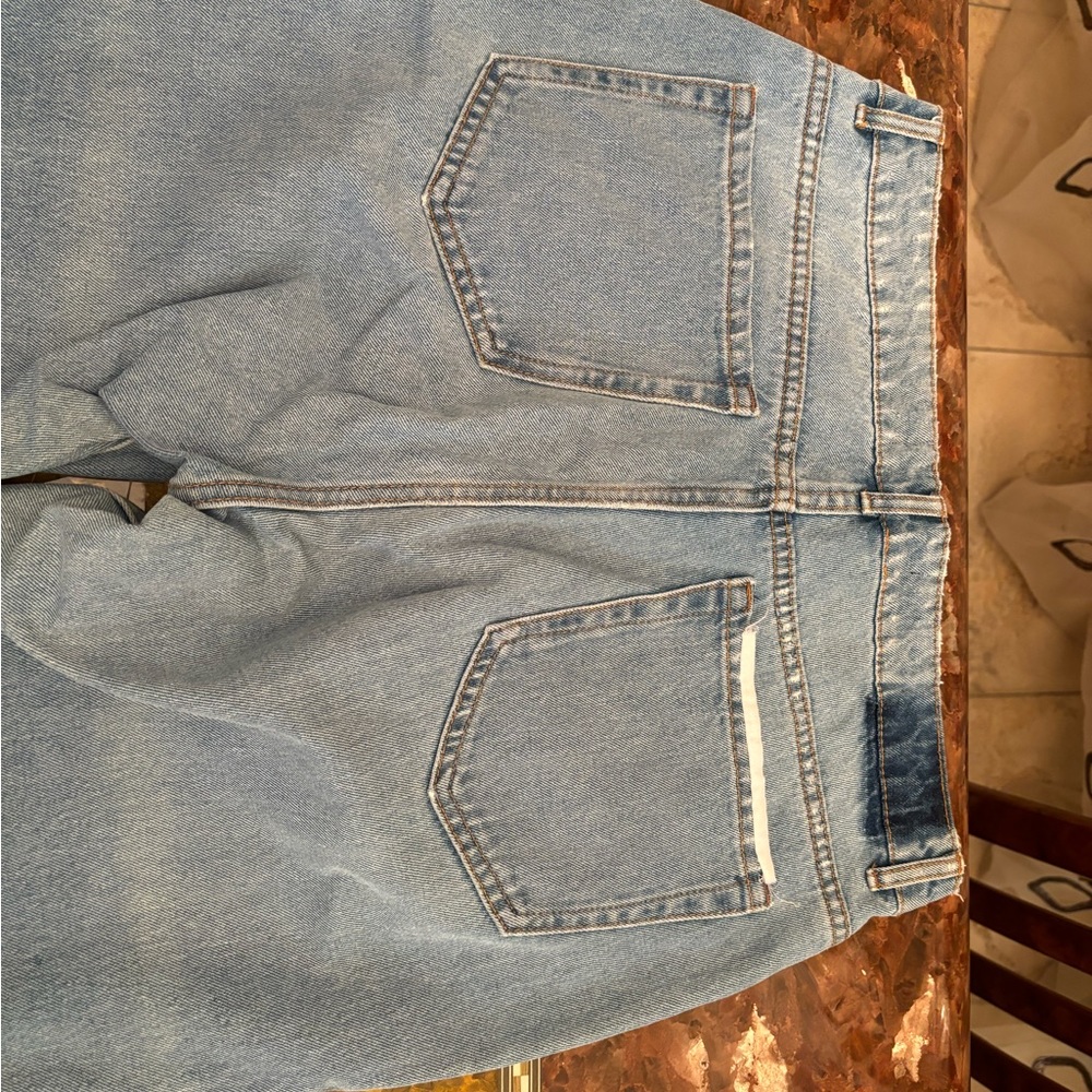 Modern jeans. - Picture 3 of 9